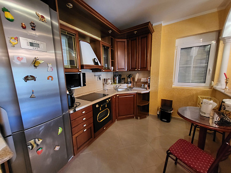 Drei-Zimmer-Wohnung in Rafailovici